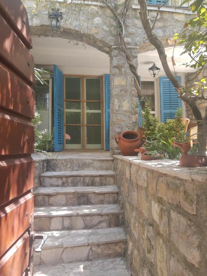 Sea-Side Old Stone Villa With A Private Garden Budva Eksteriør billede