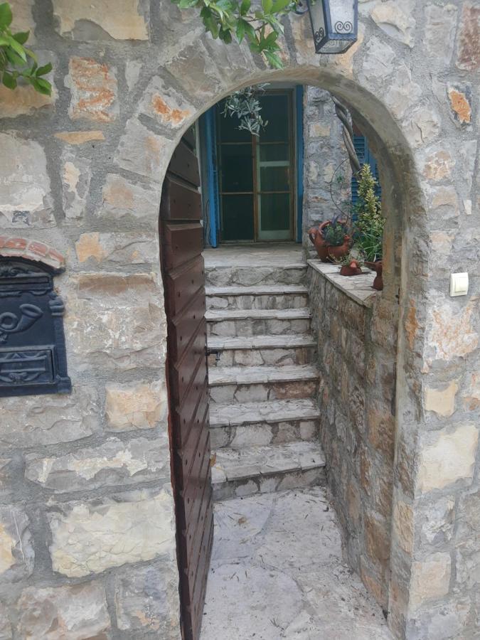 Sea-Side Old Stone Villa With A Private Garden Budva Eksteriør billede