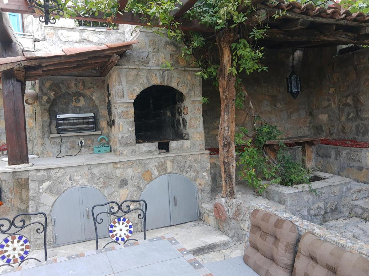 Sea-Side Old Stone Villa With A Private Garden Budva Eksteriør billede