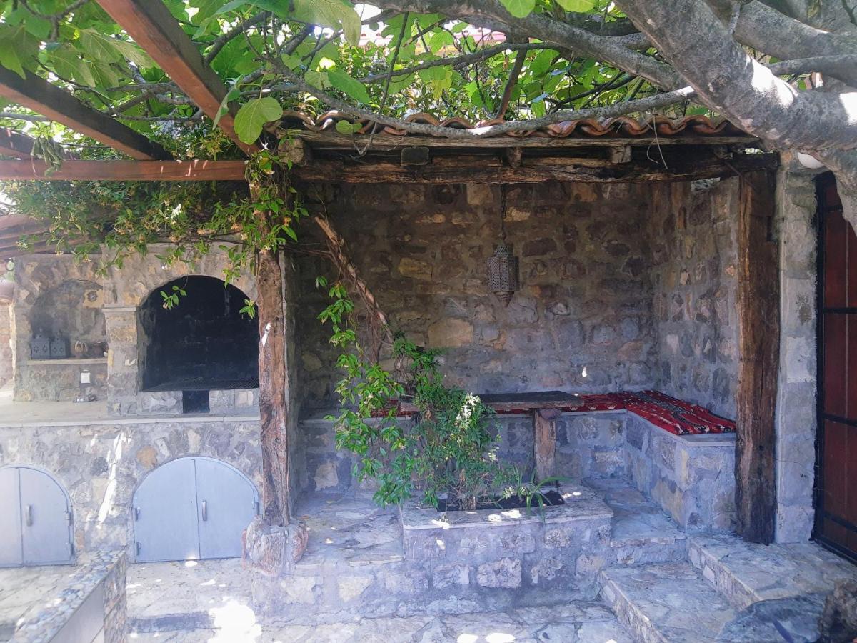 Sea-Side Old Stone Villa With A Private Garden Budva Eksteriør billede