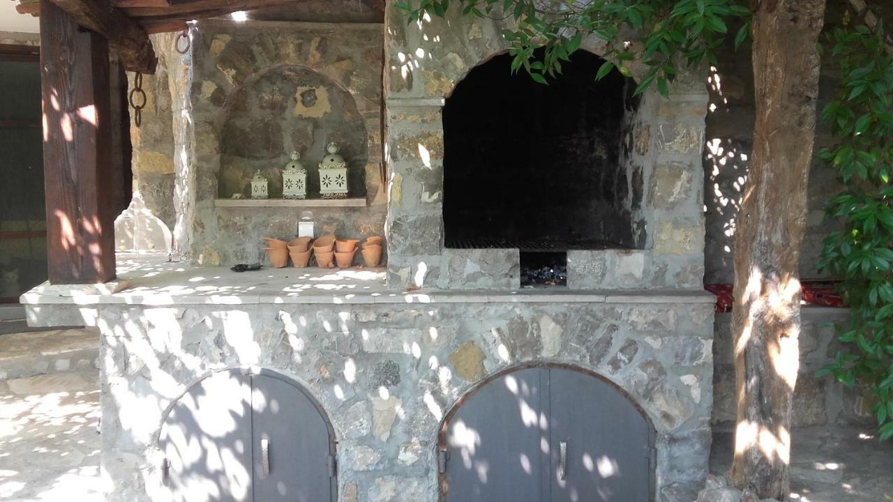 Sea-Side Old Stone Villa With A Private Garden Budva Eksteriør billede
